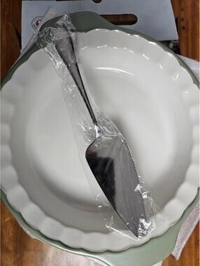 NWT Chef's Counter Pie Dish Set With Server